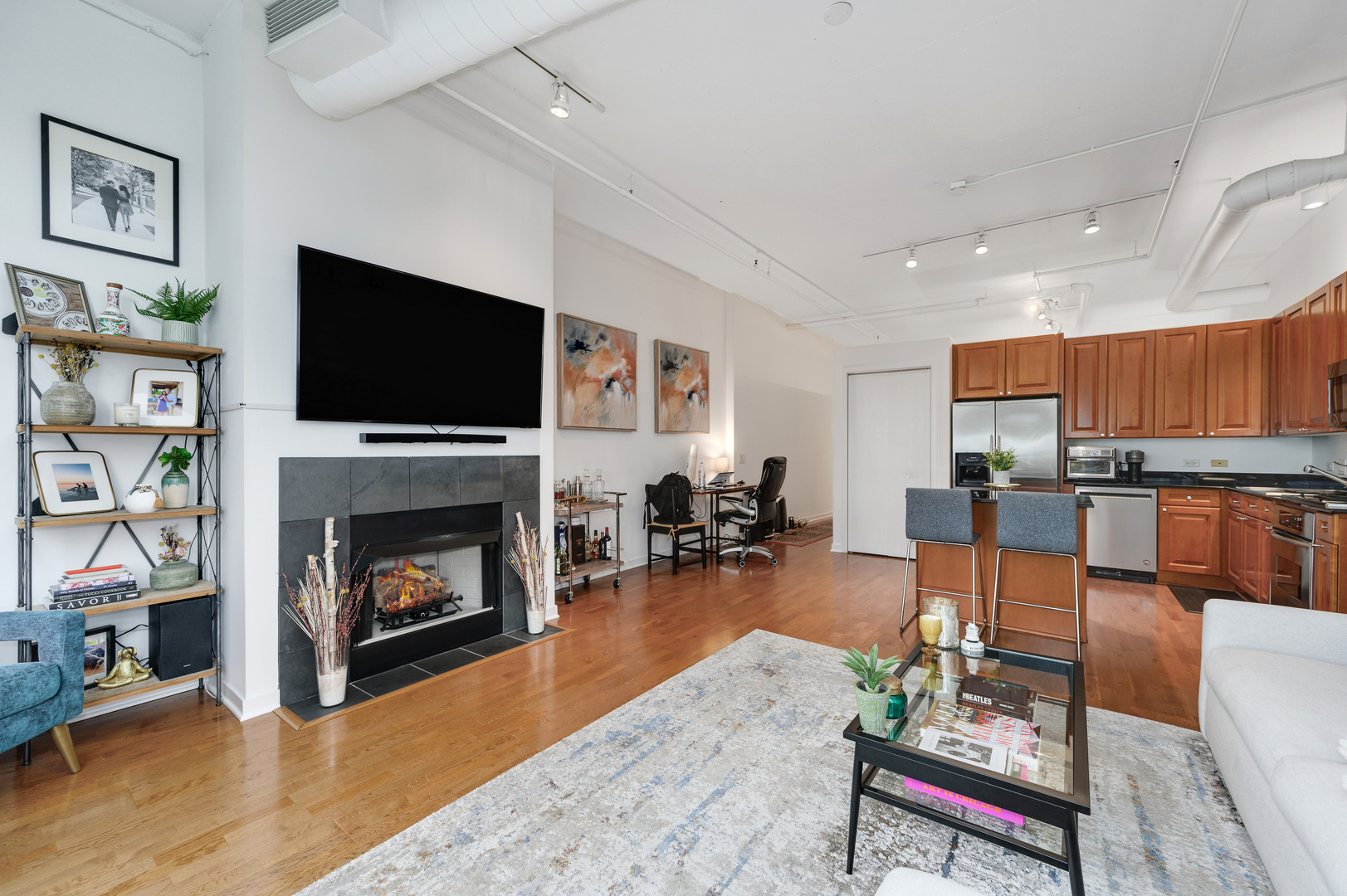 333 N CANAL Street Unit: 1306