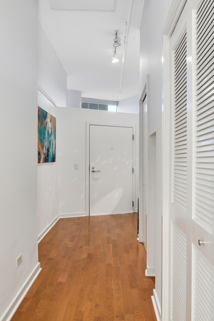 333 N CANAL Street Unit: 1306