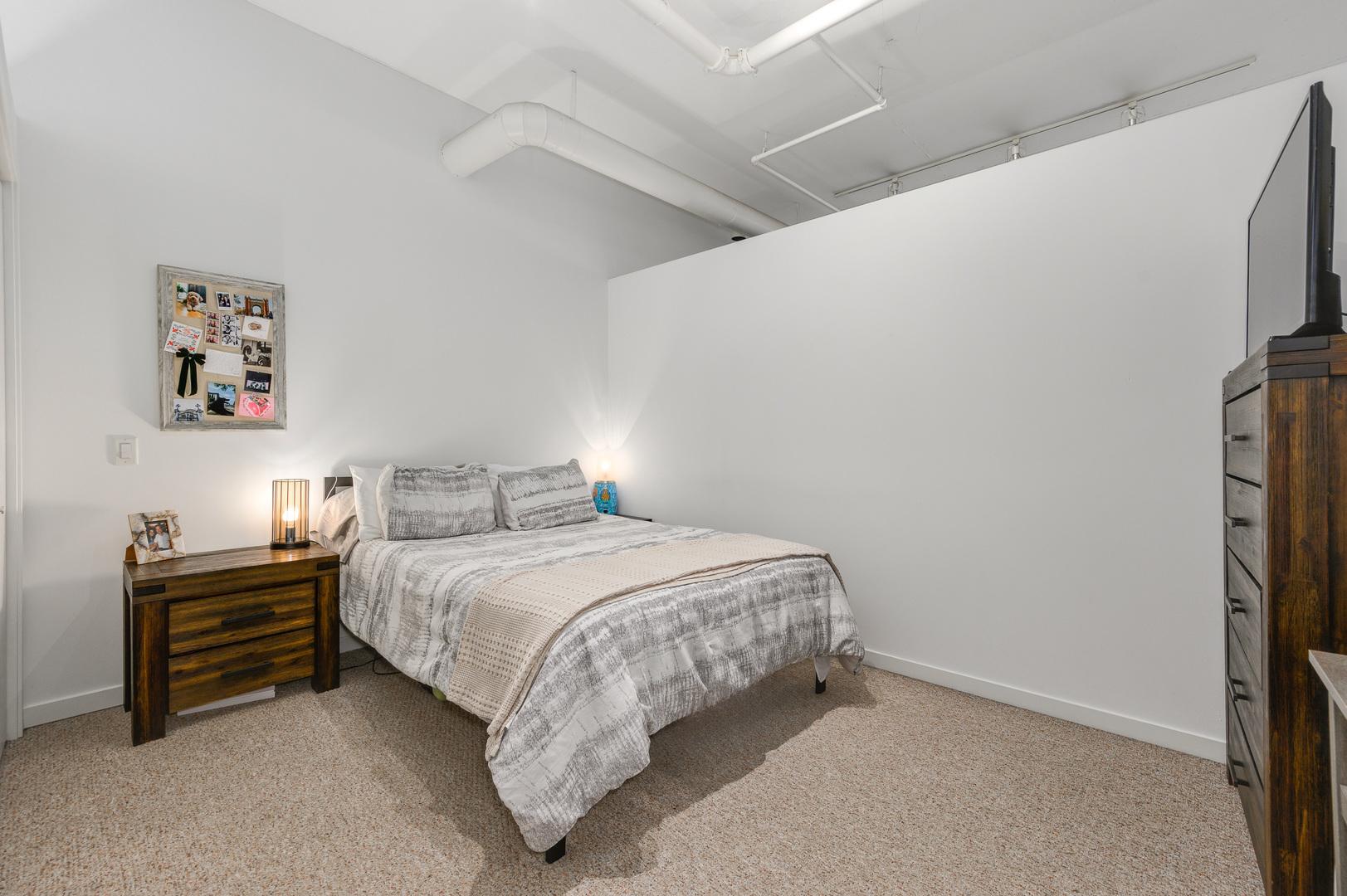 333 N CANAL Street Unit: 1306