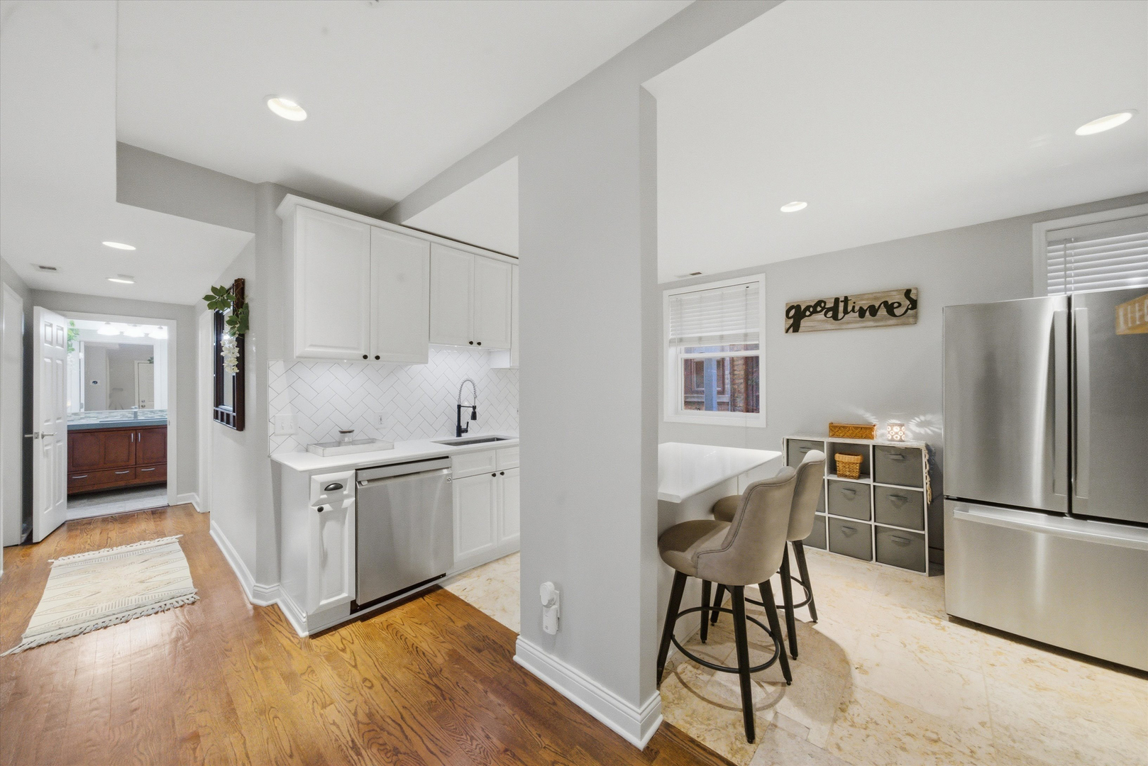 5953 N WINTHROP Avenue Unit: 1E
