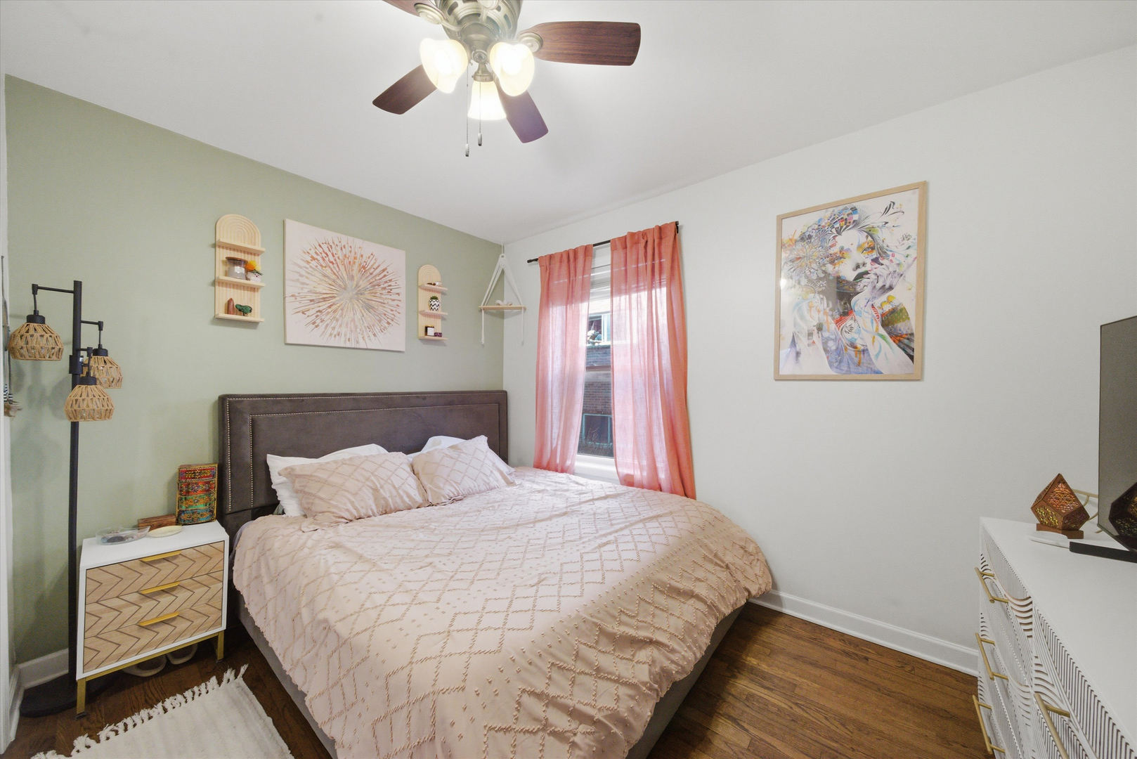 5953 N WINTHROP Avenue Unit: 1E