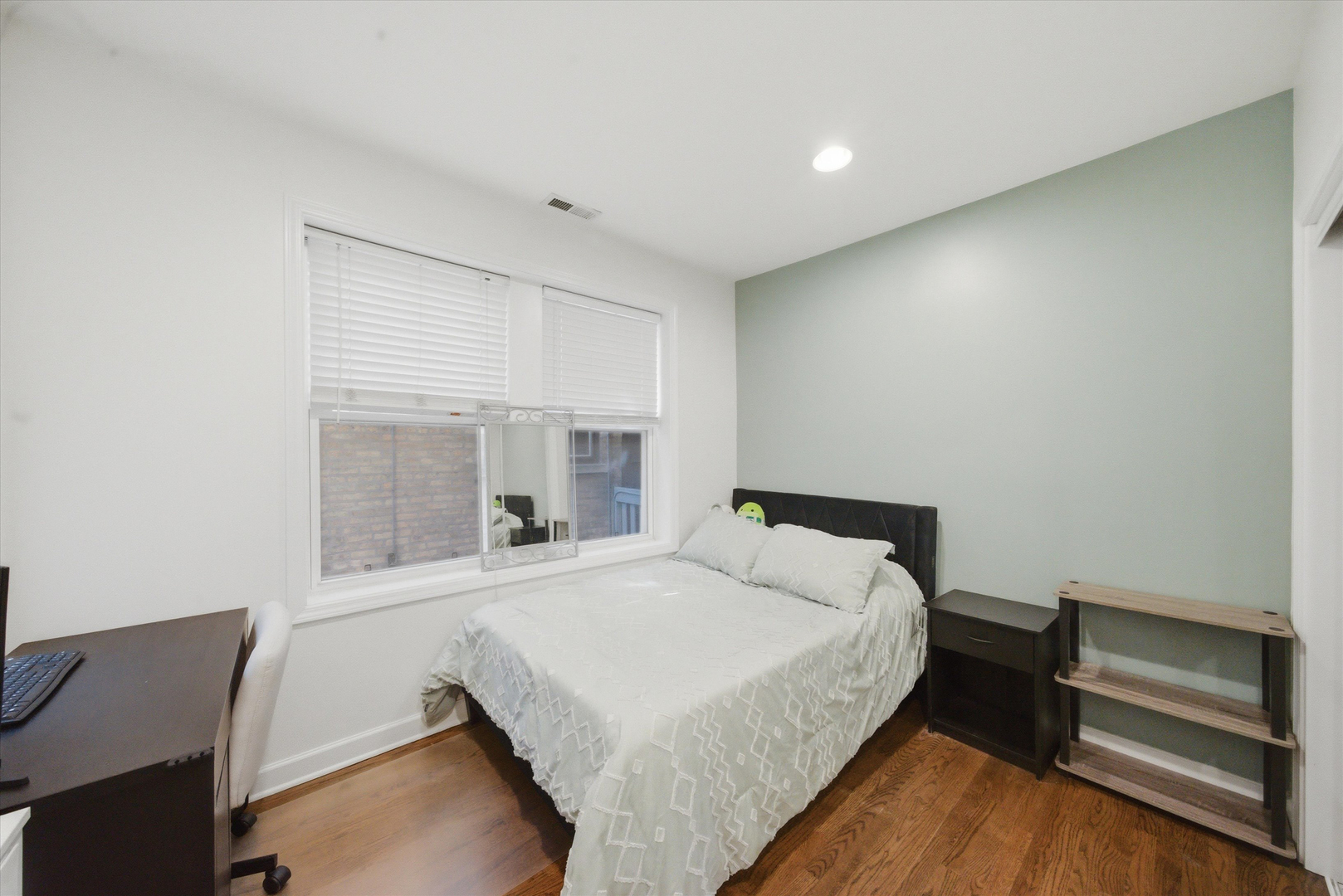 5953 N WINTHROP Avenue Unit: 1E