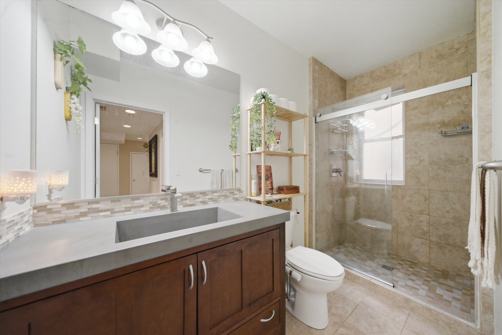 5953 N WINTHROP Avenue Unit: 1E