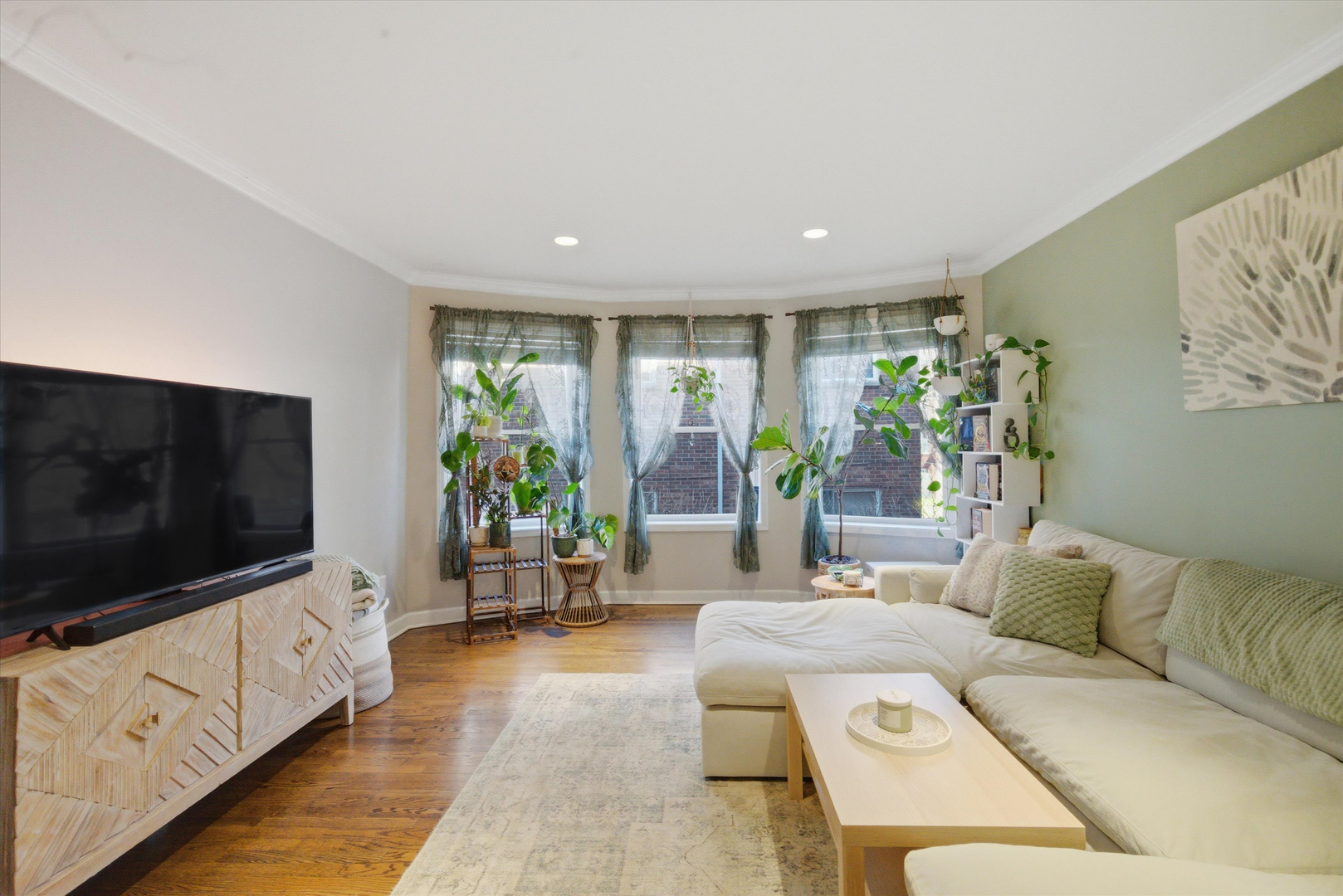 5953 N WINTHROP Avenue Unit: 1E