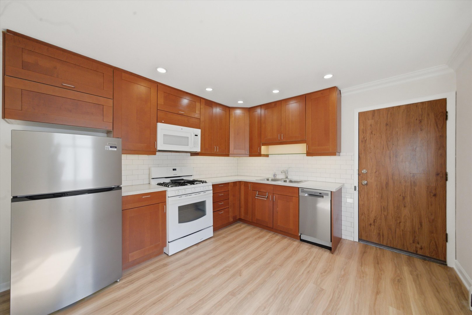 1331 W Chase Avenue Unit: 3A