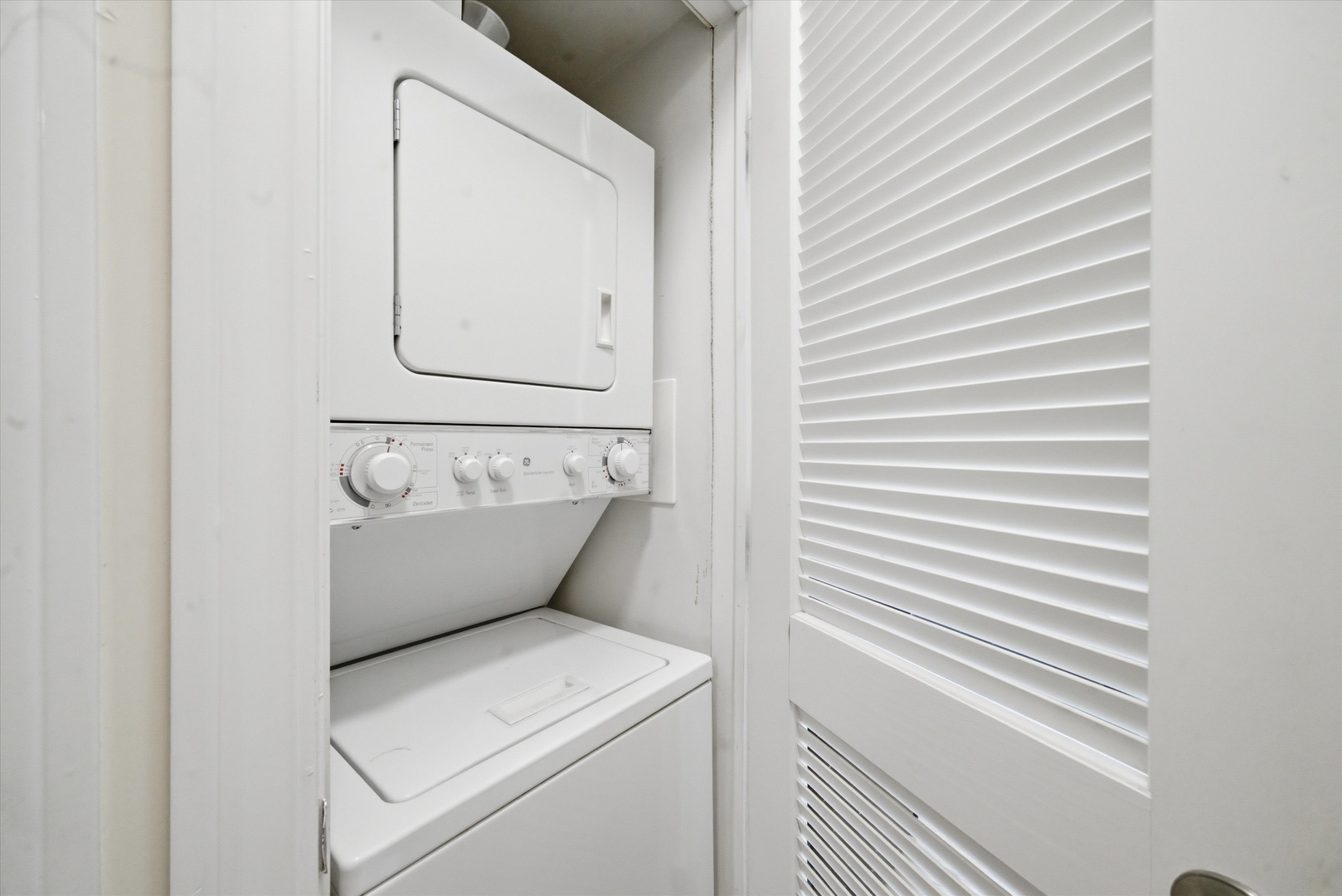 548 W Deming Place Unit: 1