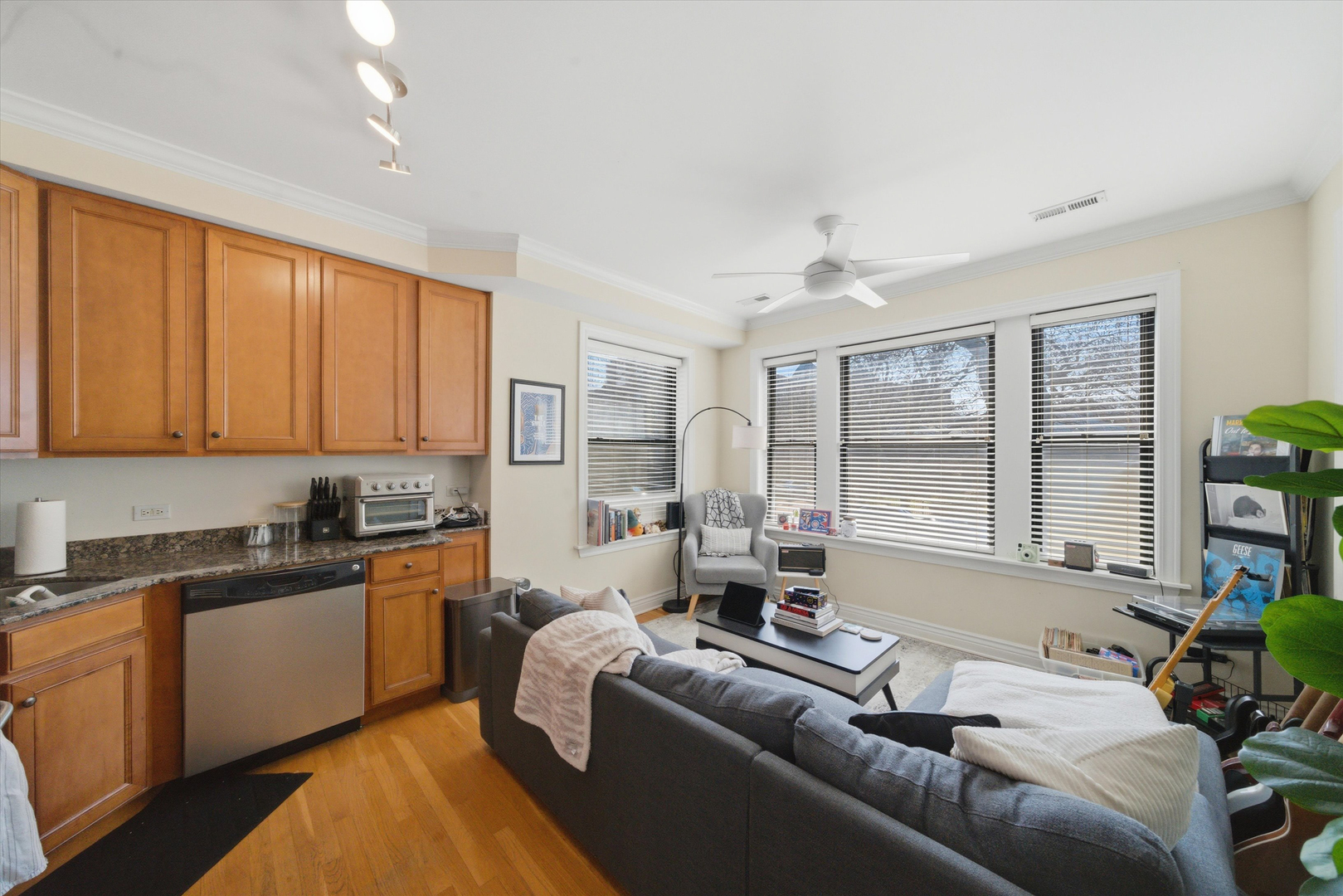 548 W Deming Place Unit: 1