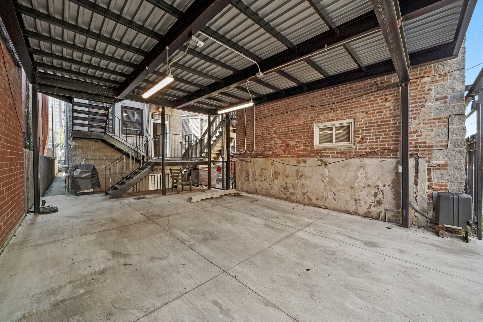 1636 W Warren Boulevard Unit: 2