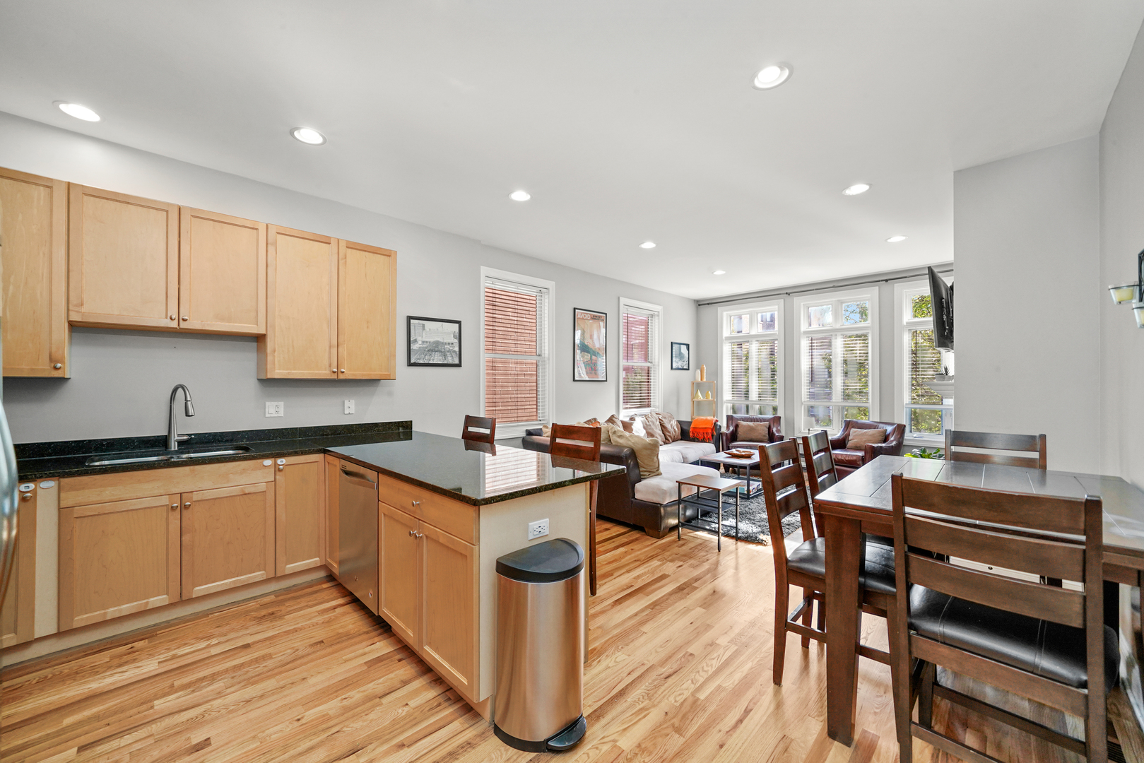 1636 W Warren Boulevard Unit: 2