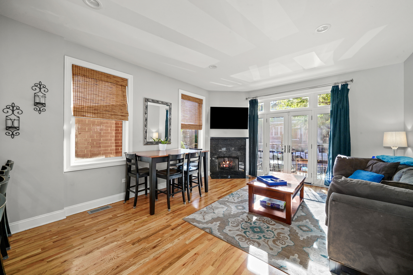 1636 W Warren Boulevard Unit: 1