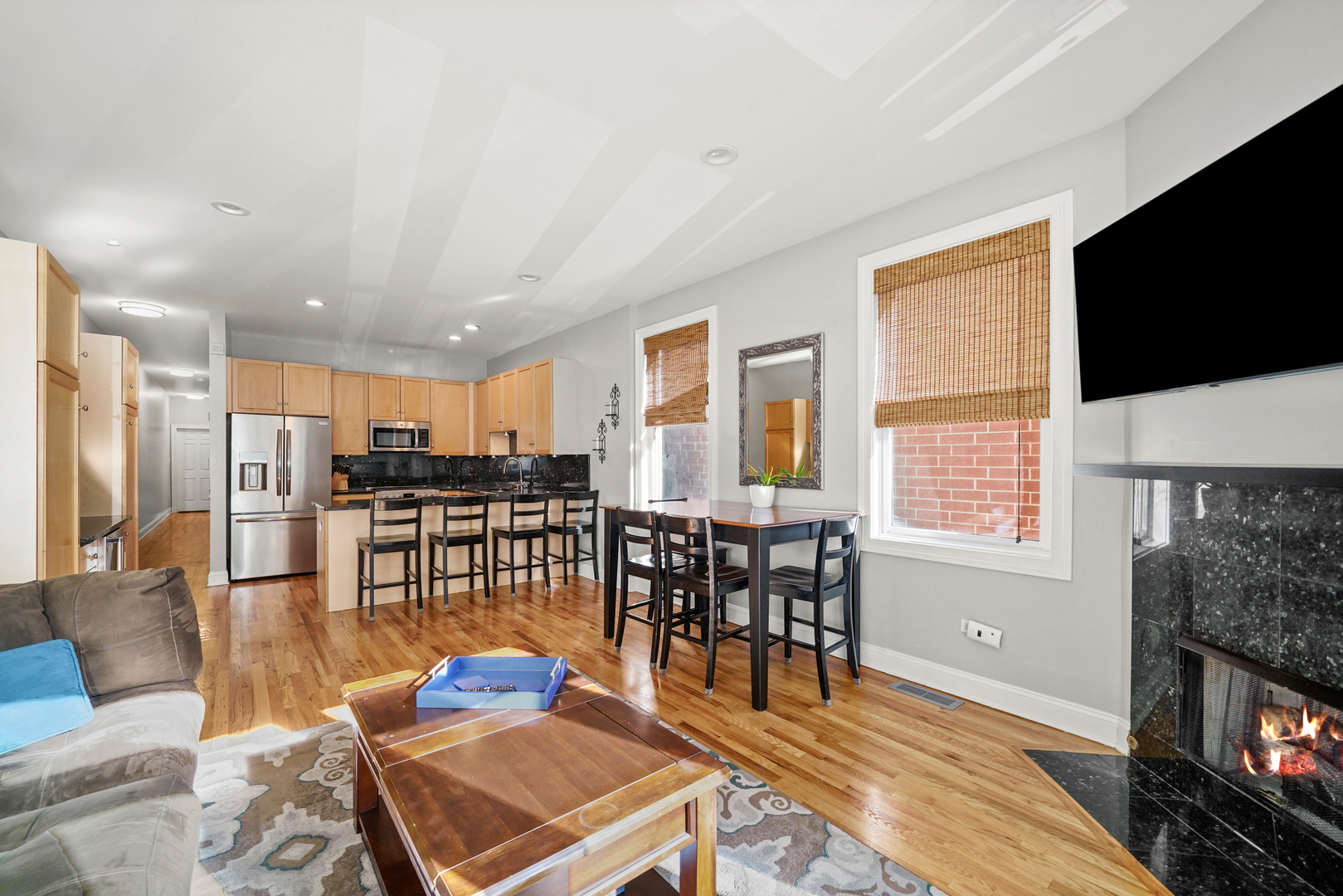 1636 W Warren Boulevard Unit: 1