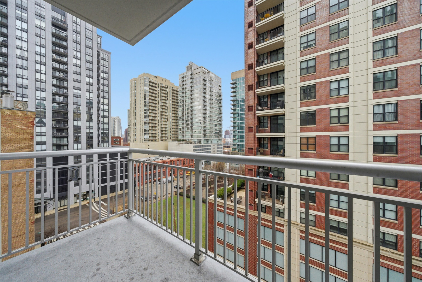 421 W Huron Street Unit: 809