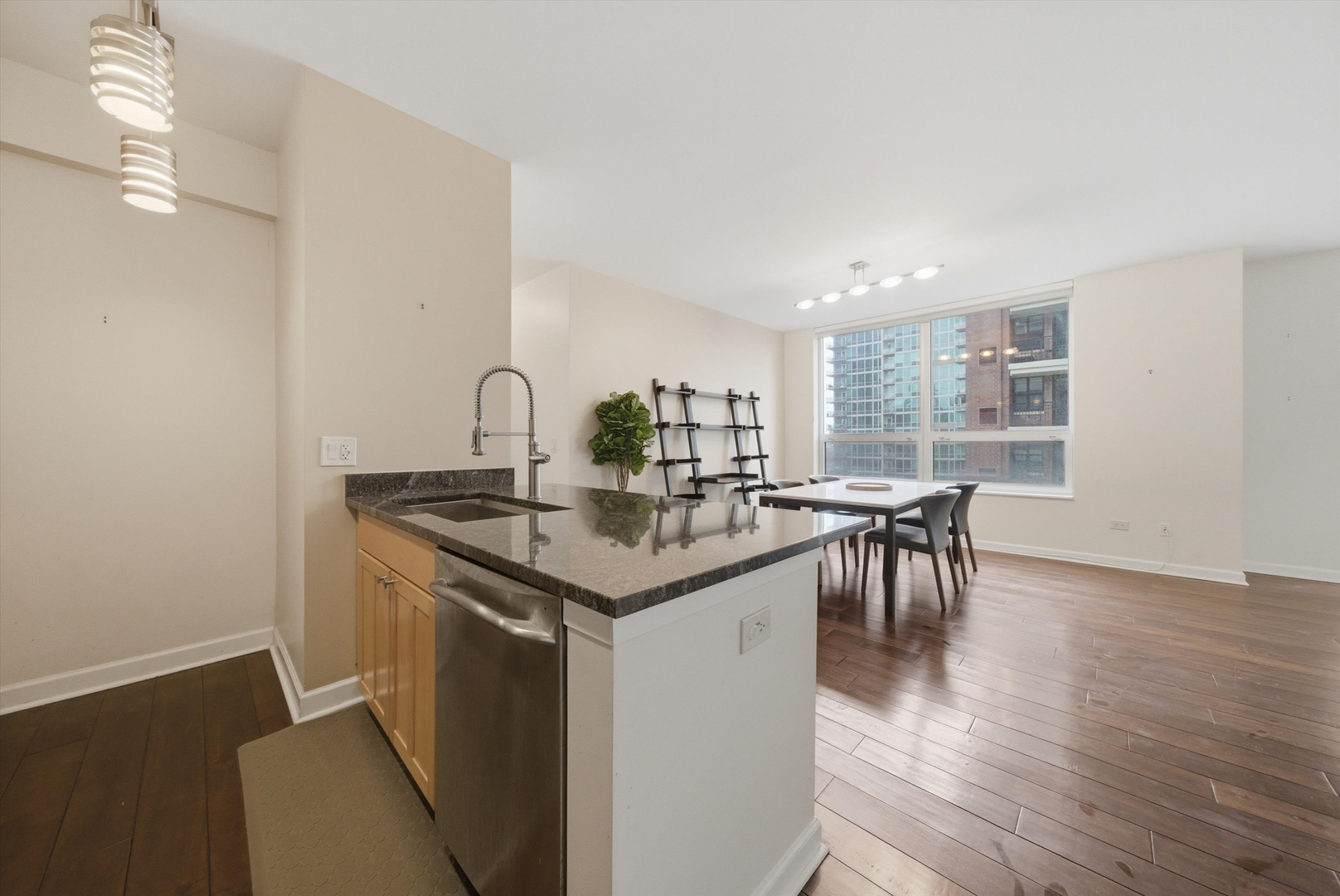 421 W Huron Street Unit: 809