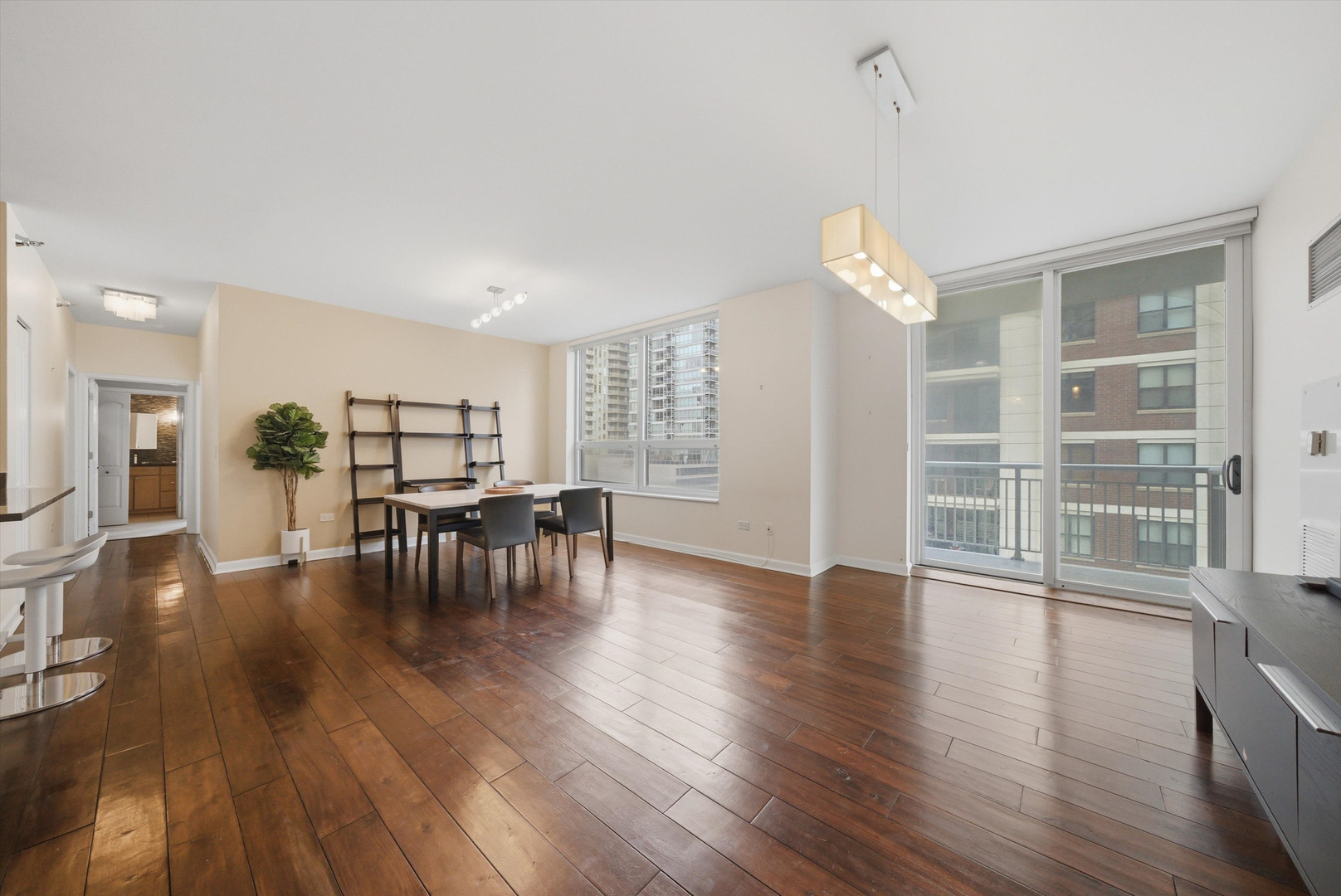421 W Huron Street Unit: 809