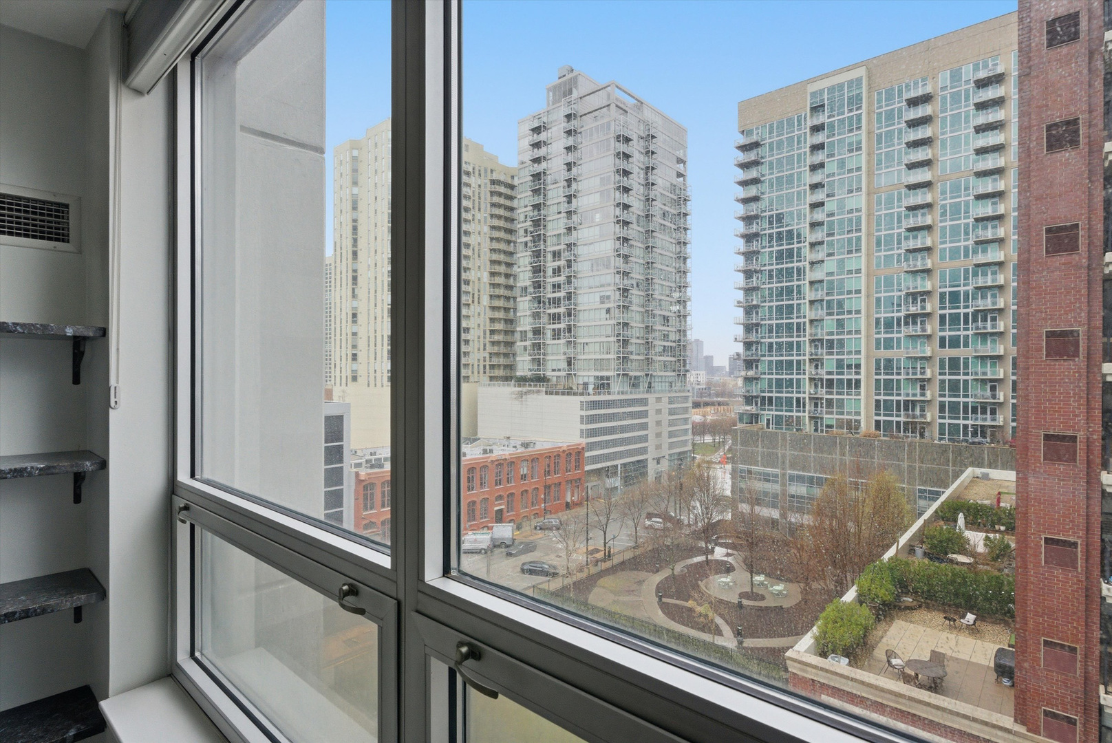 421 W Huron Street Unit: 809