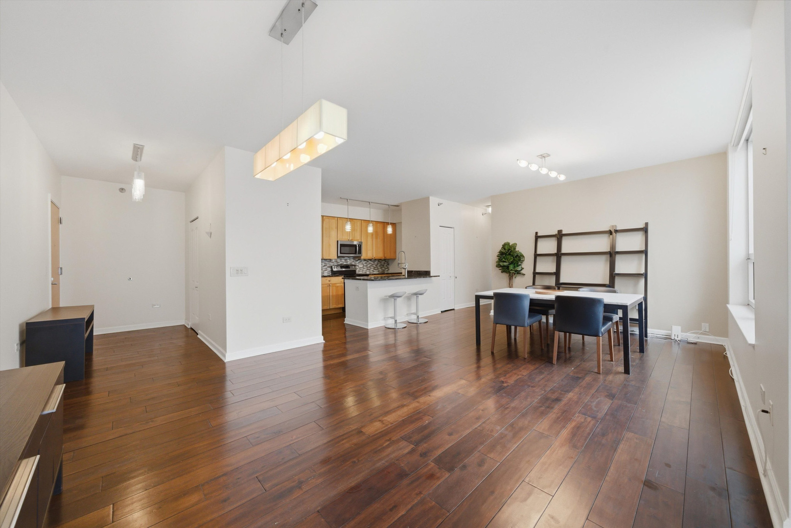 421 W Huron Street Unit: 809