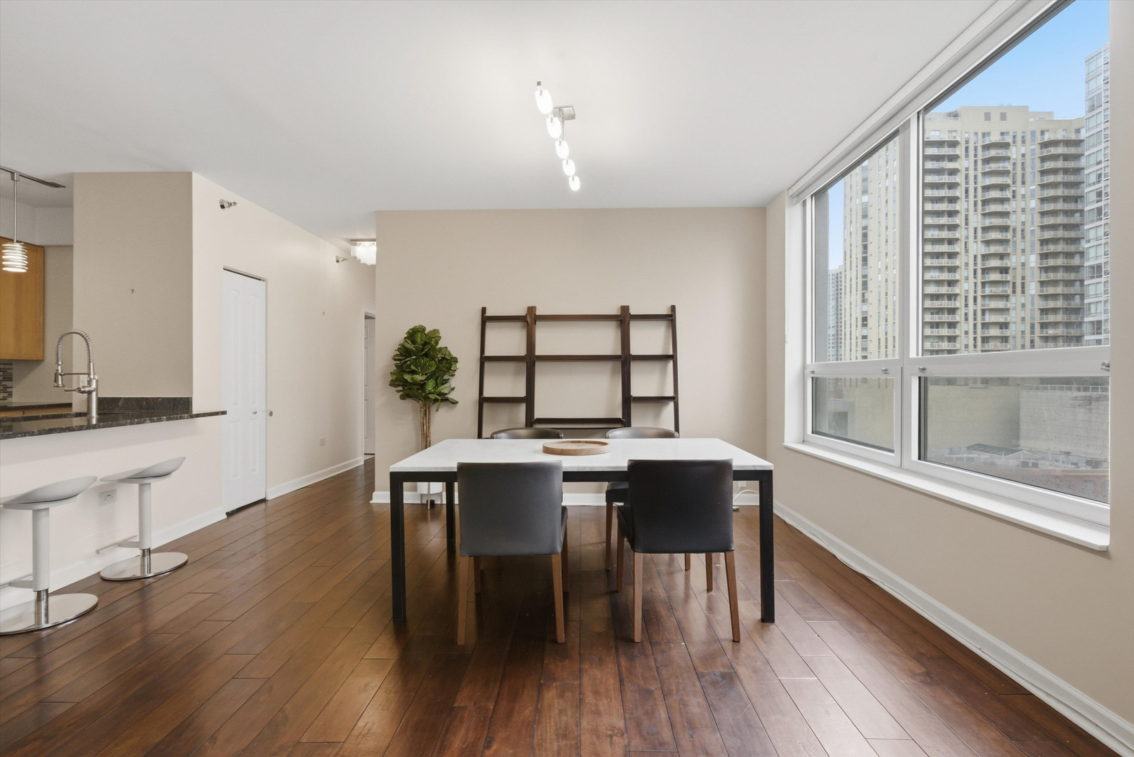 421 W Huron Street Unit: 809