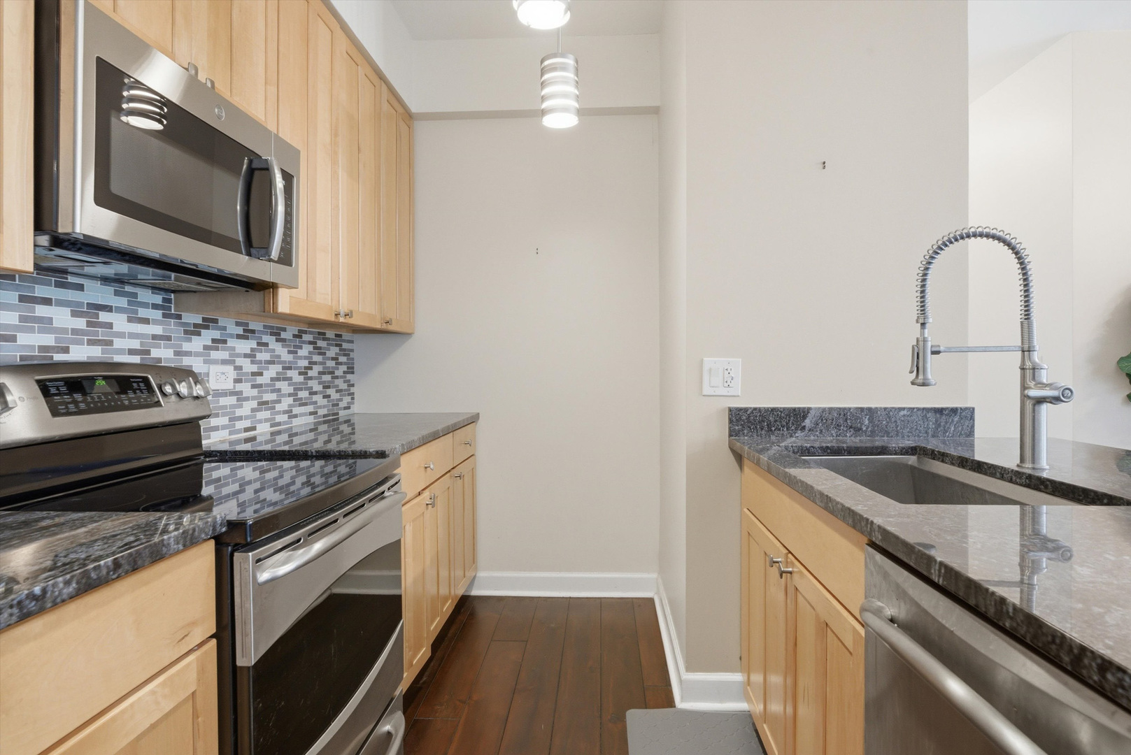 421 W Huron Street Unit: 809