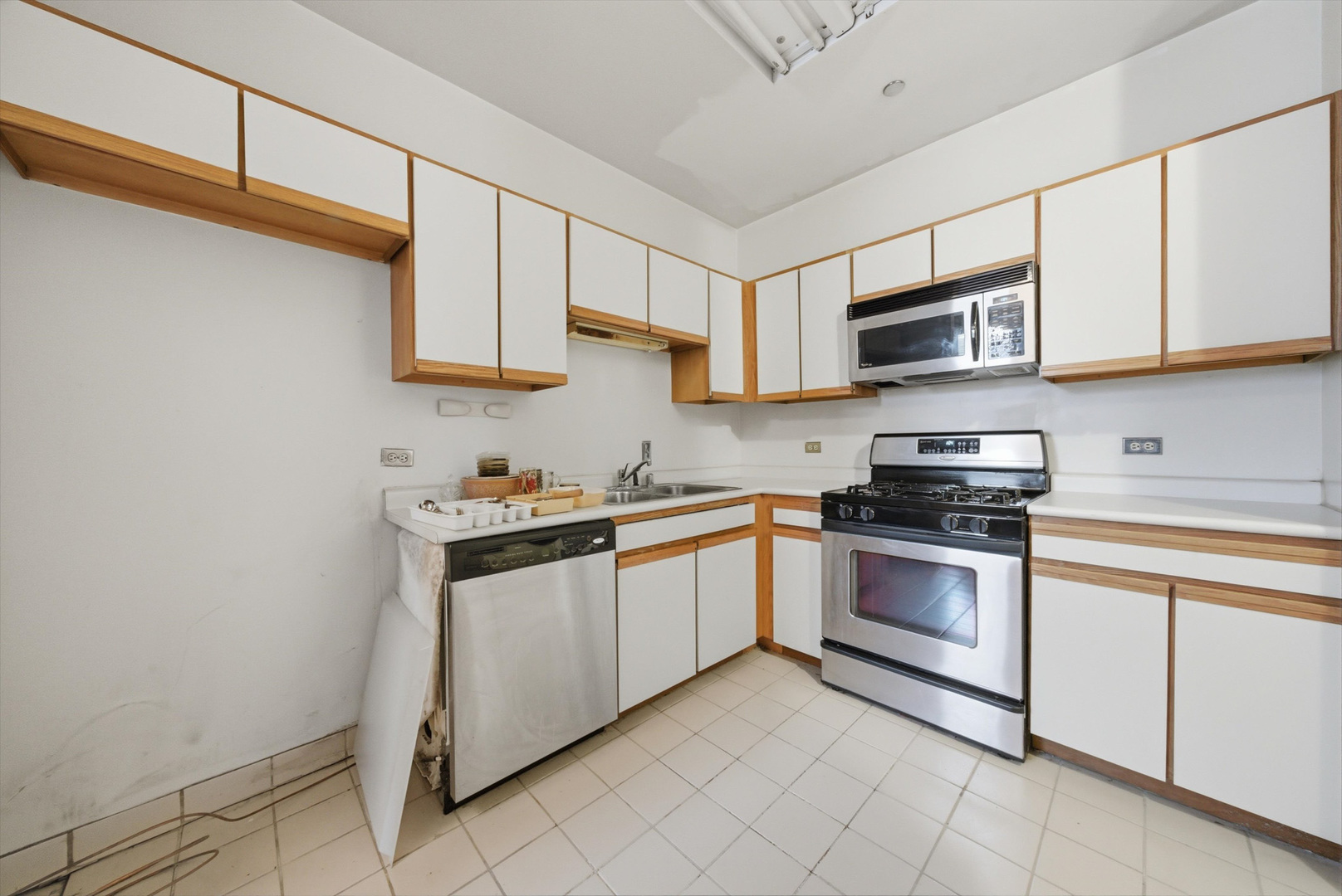 550 W Surf Street Unit: 319