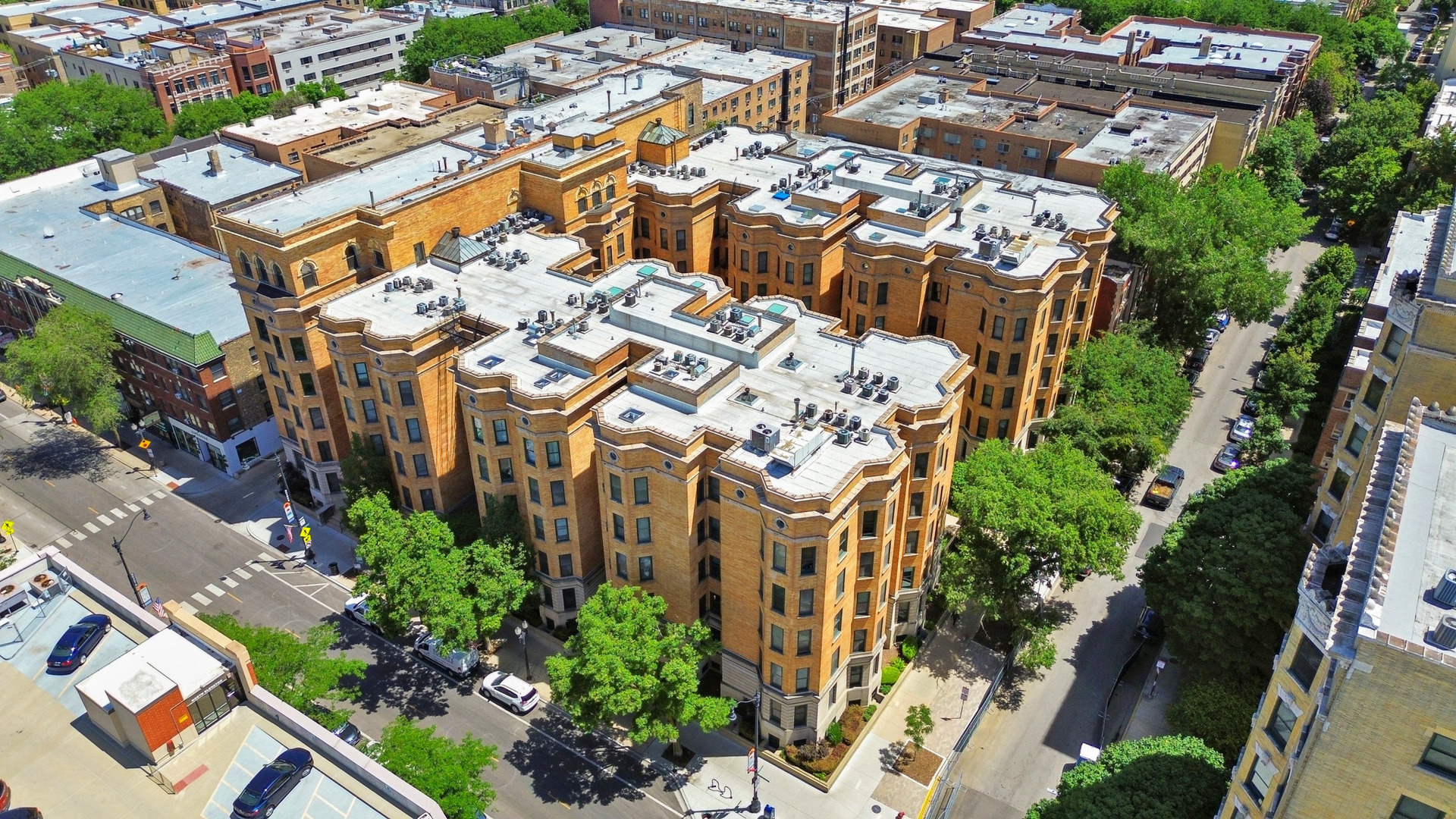 550 W Surf Street Unit: 319