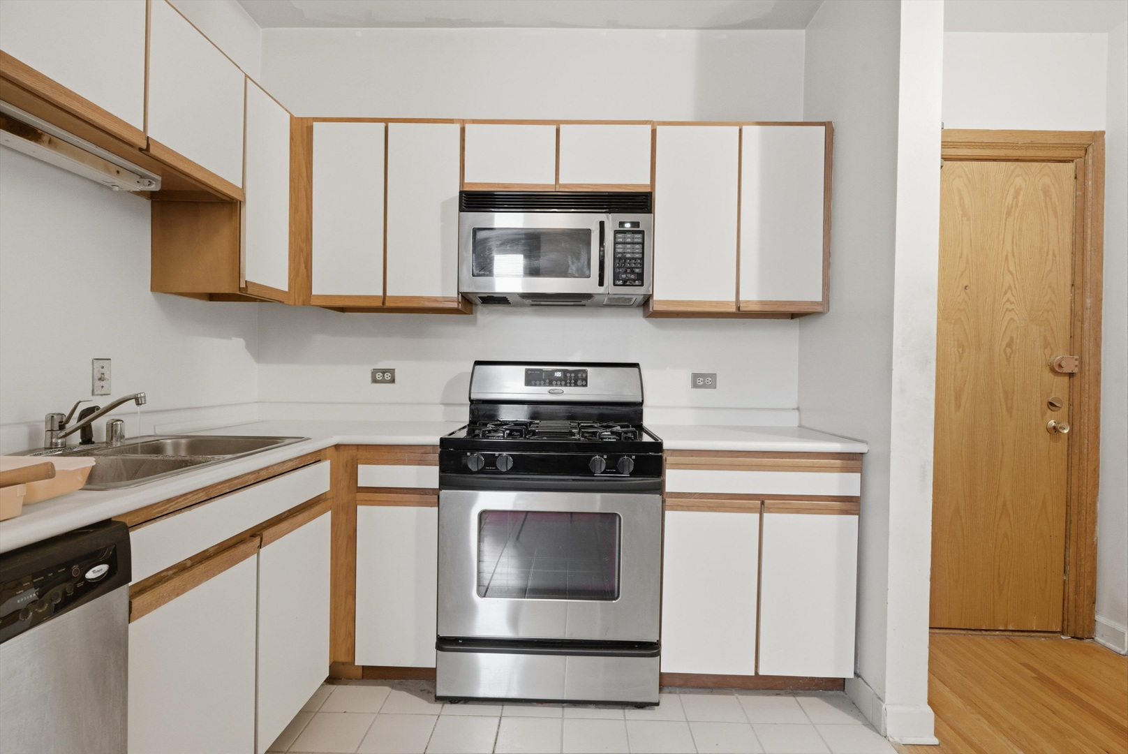 550 W Surf Street Unit: 319