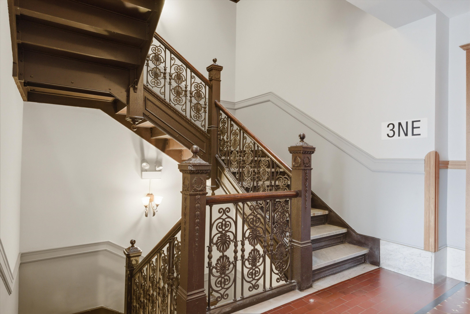 550 W Surf Street Unit: 319