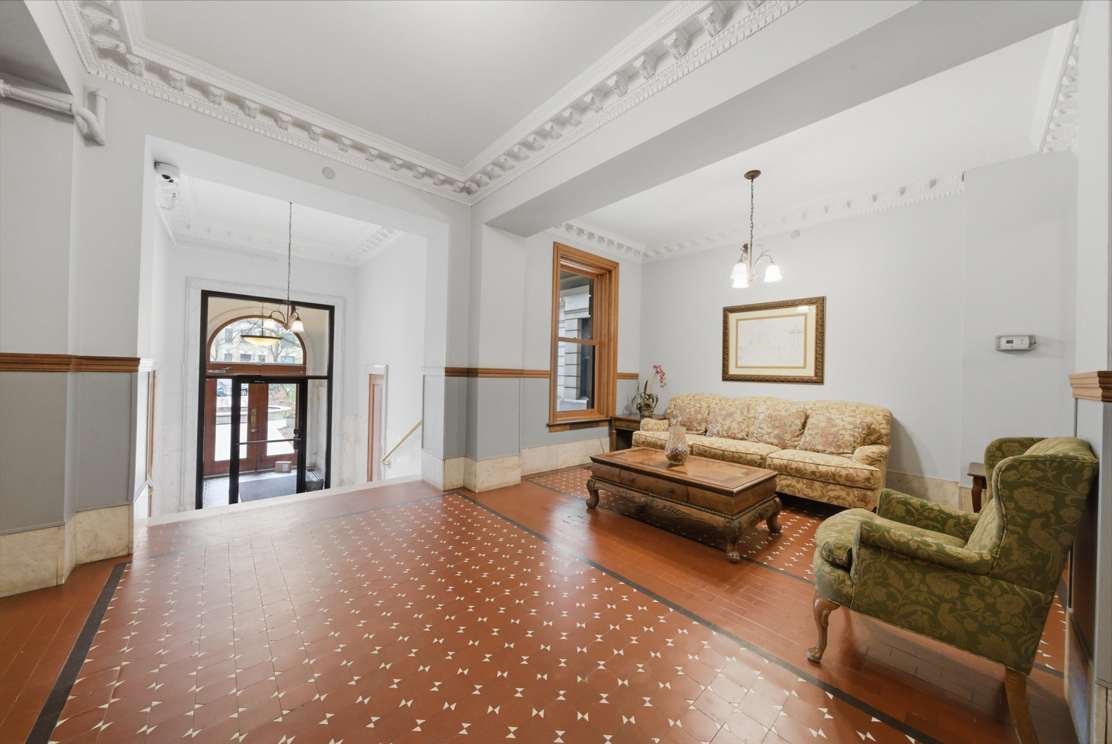 550 W Surf Street Unit: 319