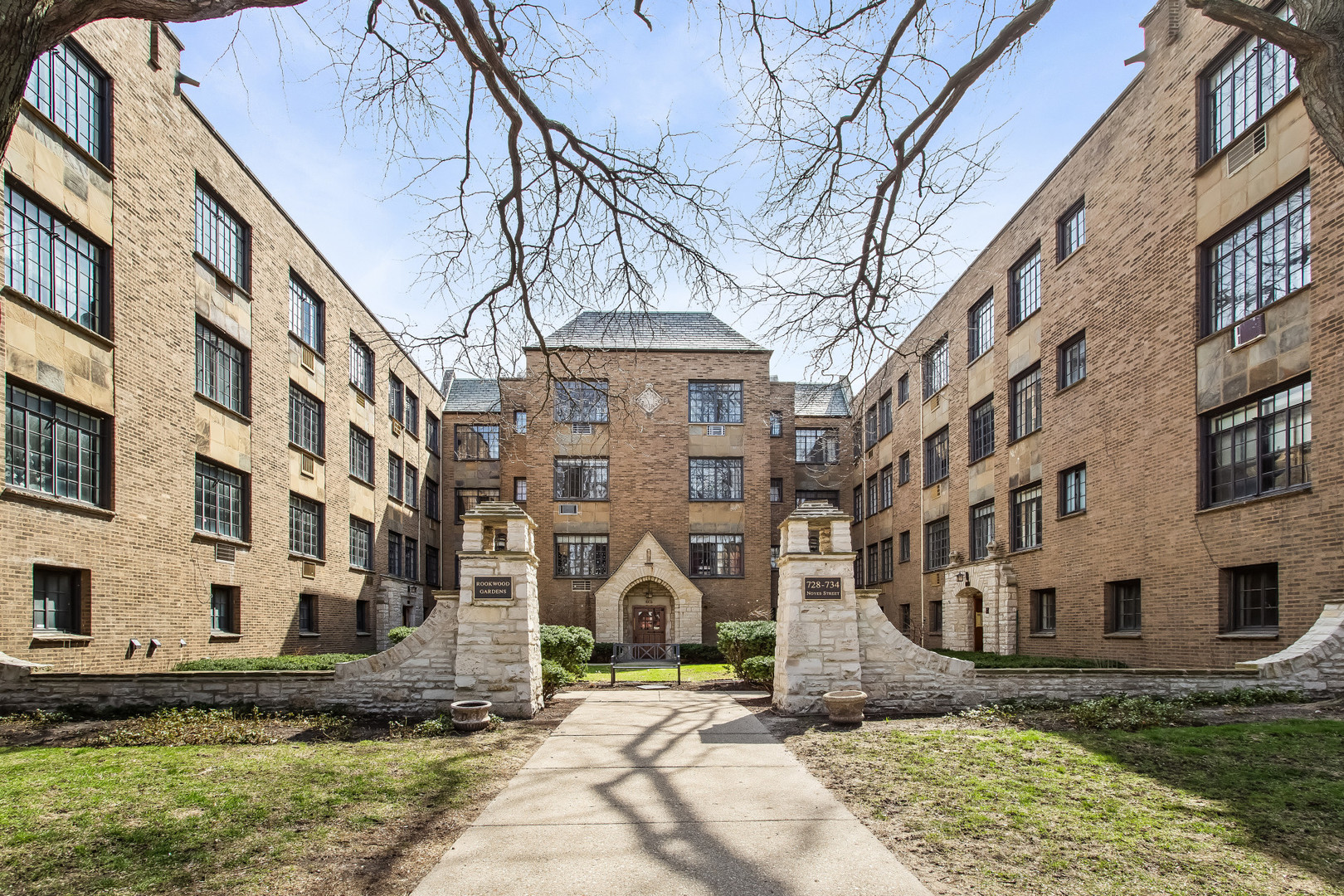 734 Noyes Street Unit: N3