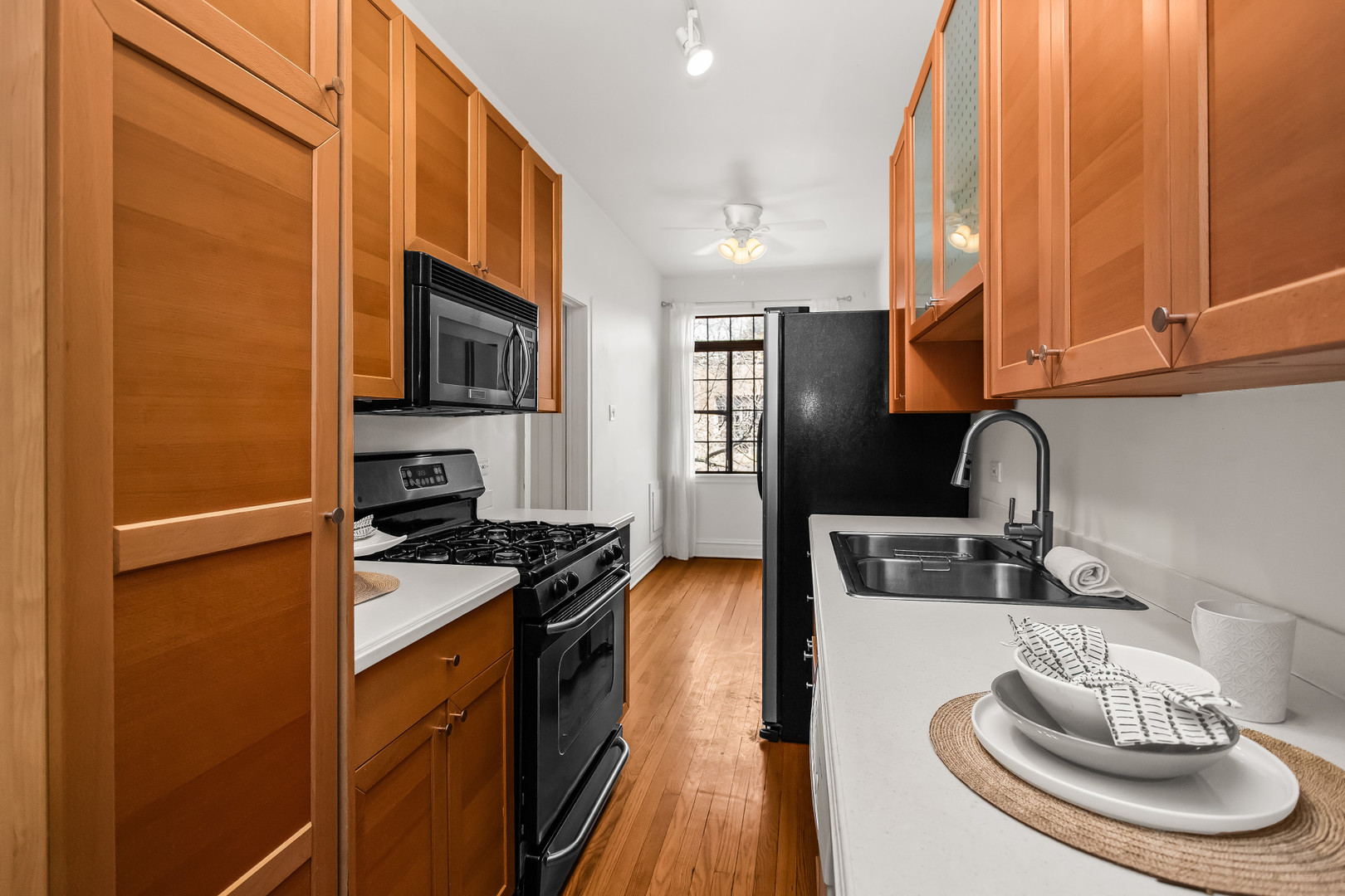 734 Noyes Street Unit: N3