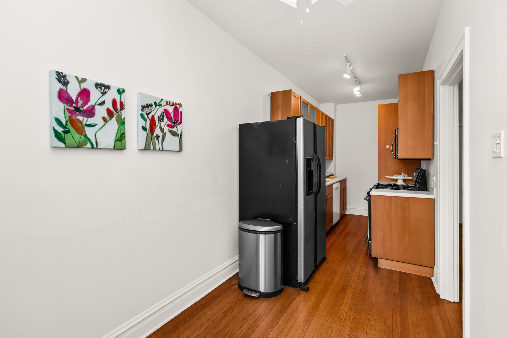 734 Noyes Street Unit: N3