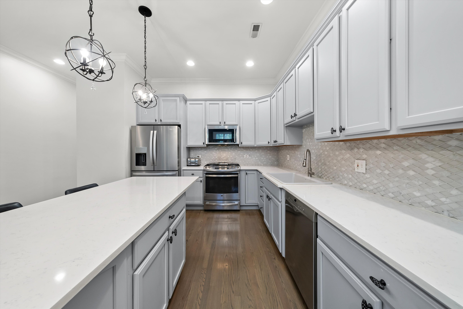 2846 N Southport Avenue Unit: 2N