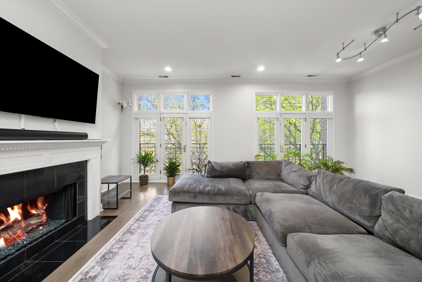 2846 N Southport Avenue Unit: 2N