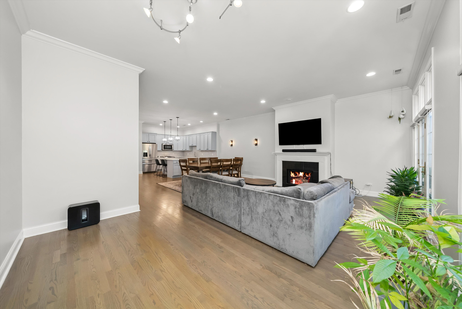 2846 N Southport Avenue Unit: 2N