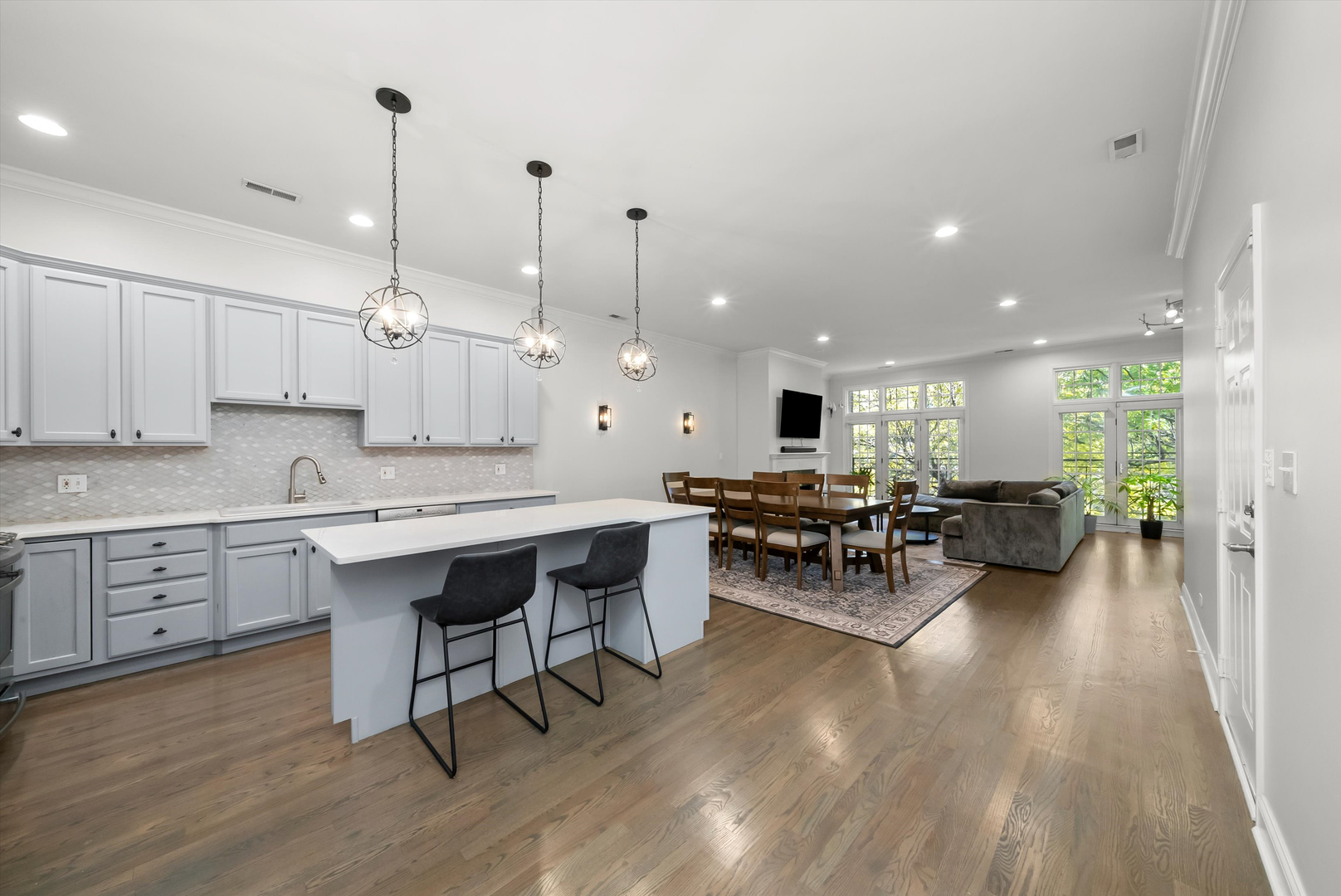 2846 N Southport Avenue Unit: 2N