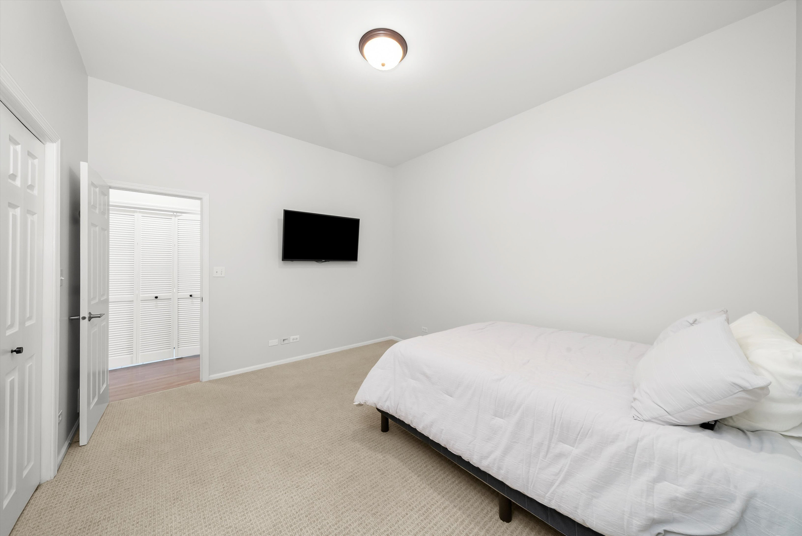 2846 N Southport Avenue Unit: 2N