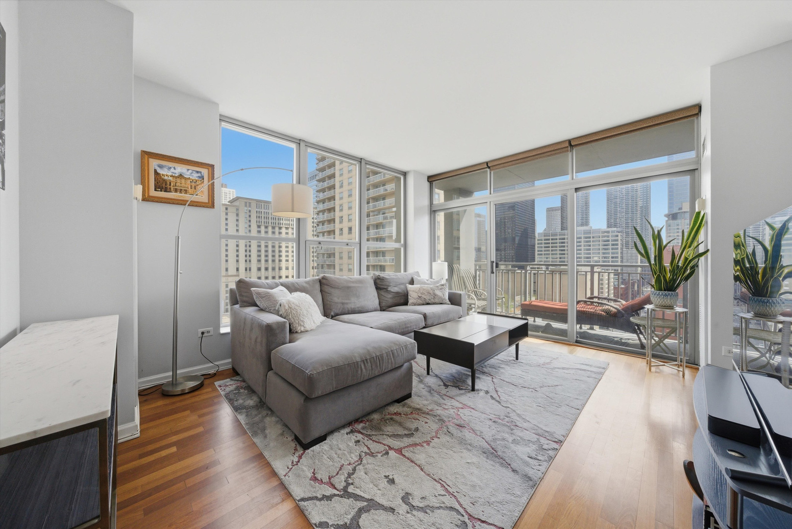600 N Dearborn Street Unit: 1512