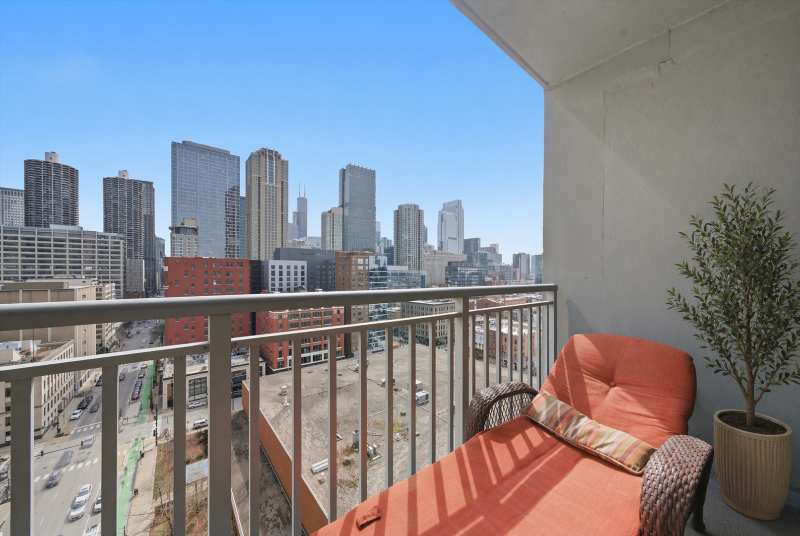 600 N Dearborn Street Unit: 1512