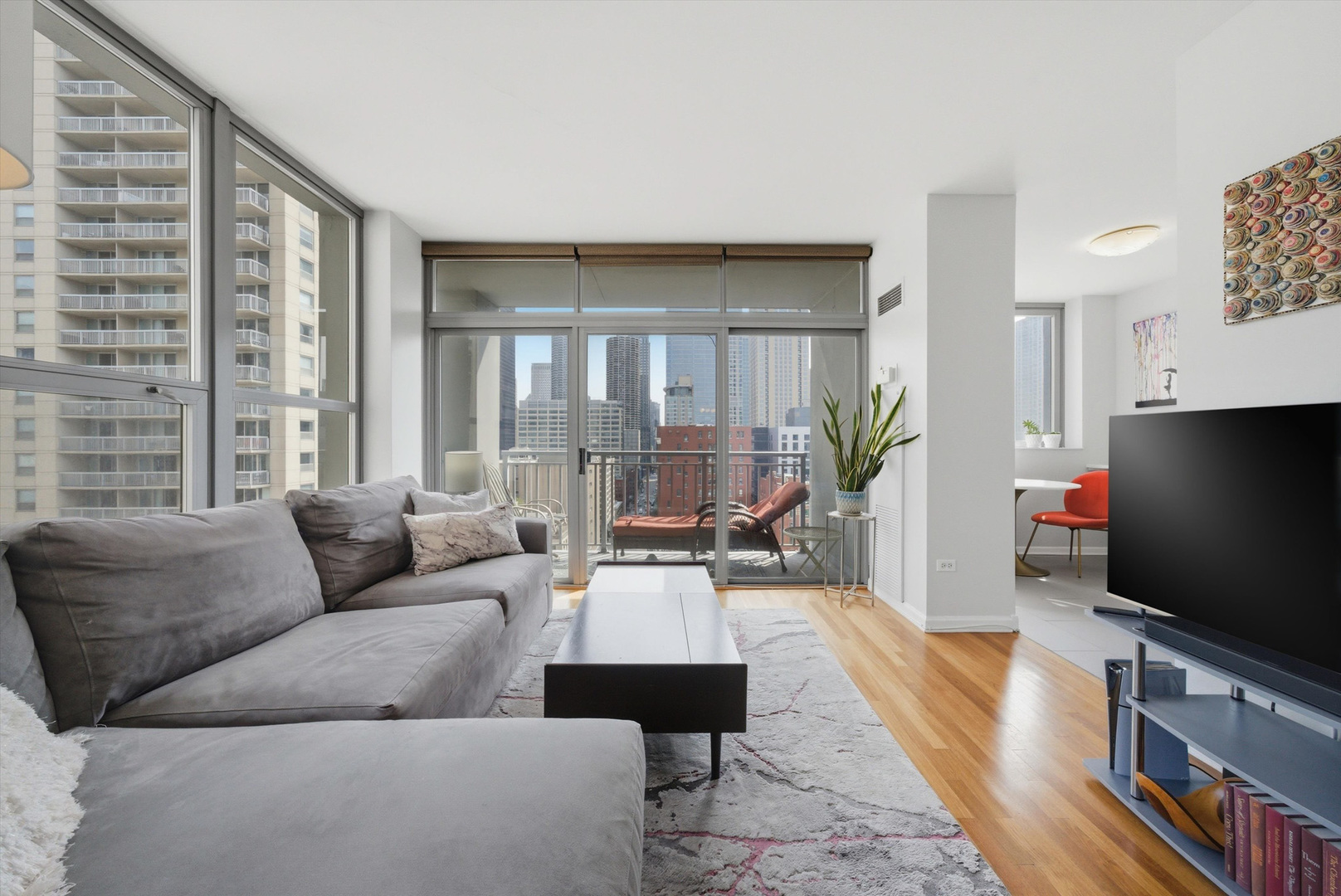 600 N Dearborn Street Unit: 1512