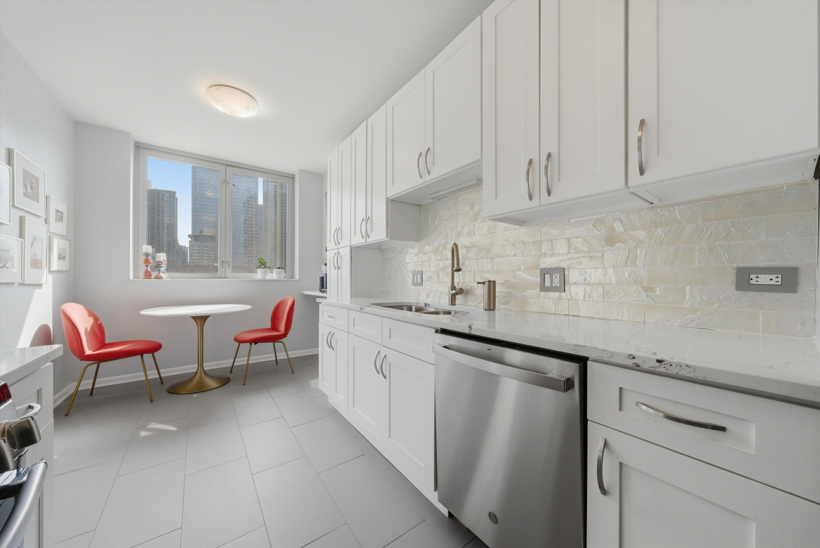 600 N Dearborn Street Unit: 1512