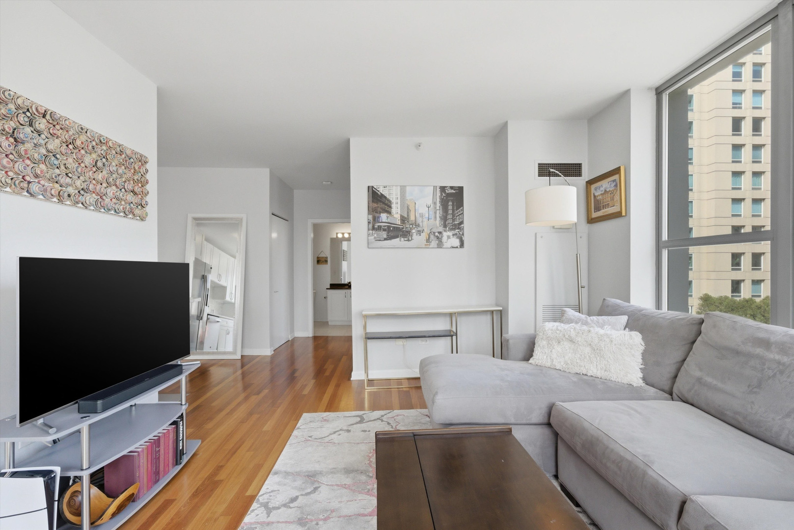 600 N Dearborn Street Unit: 1512