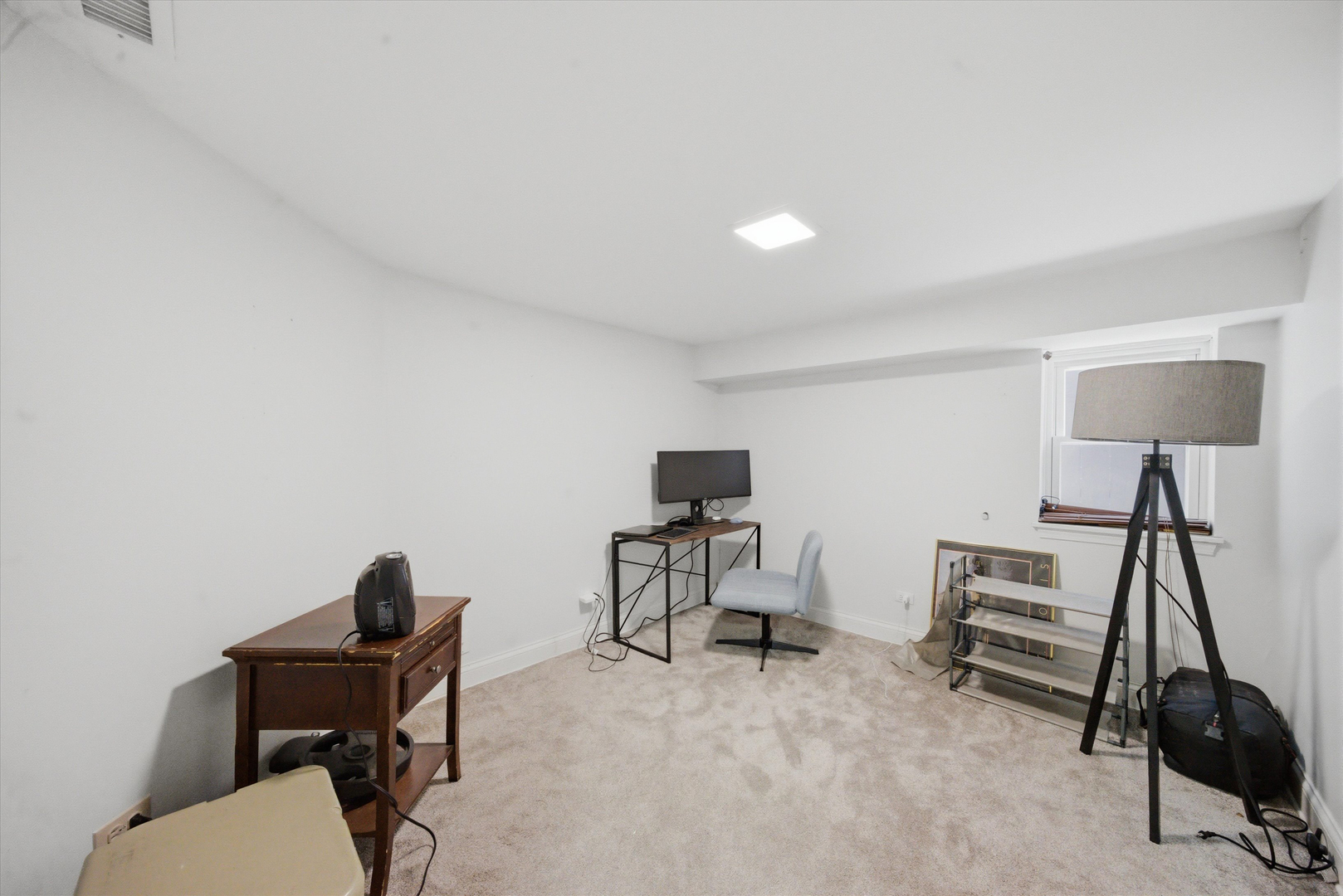 1532 W Oakdale Avenue