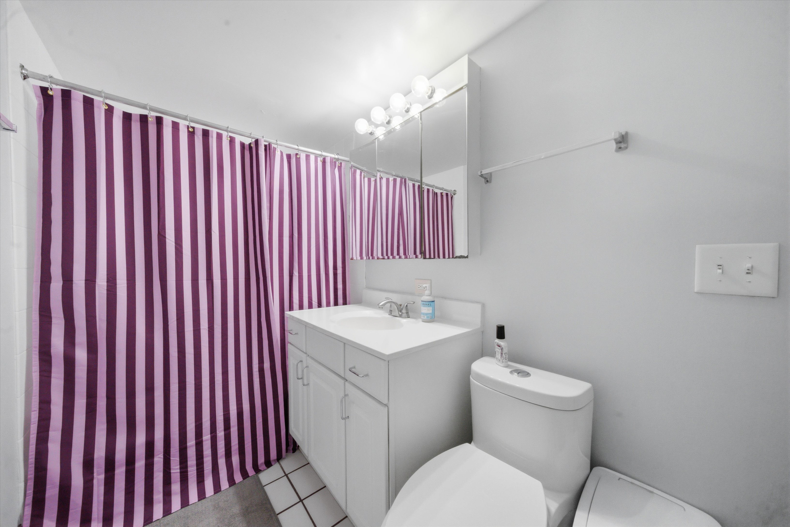 1532 W Oakdale Avenue