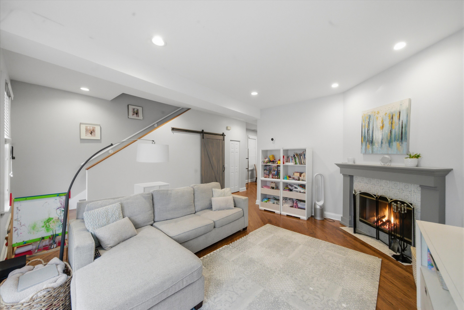 1532 W Oakdale Avenue