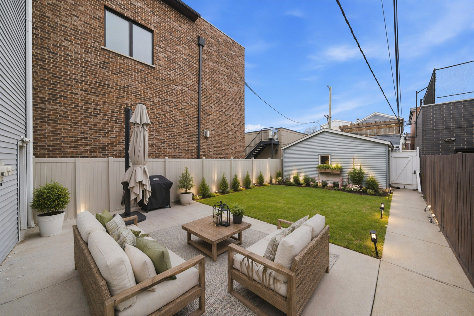 1532 W Oakdale Avenue