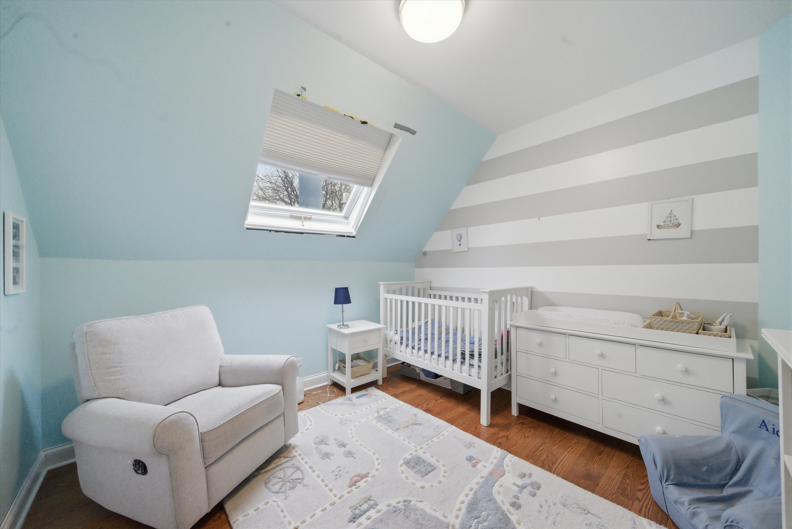 1532 W Oakdale Avenue