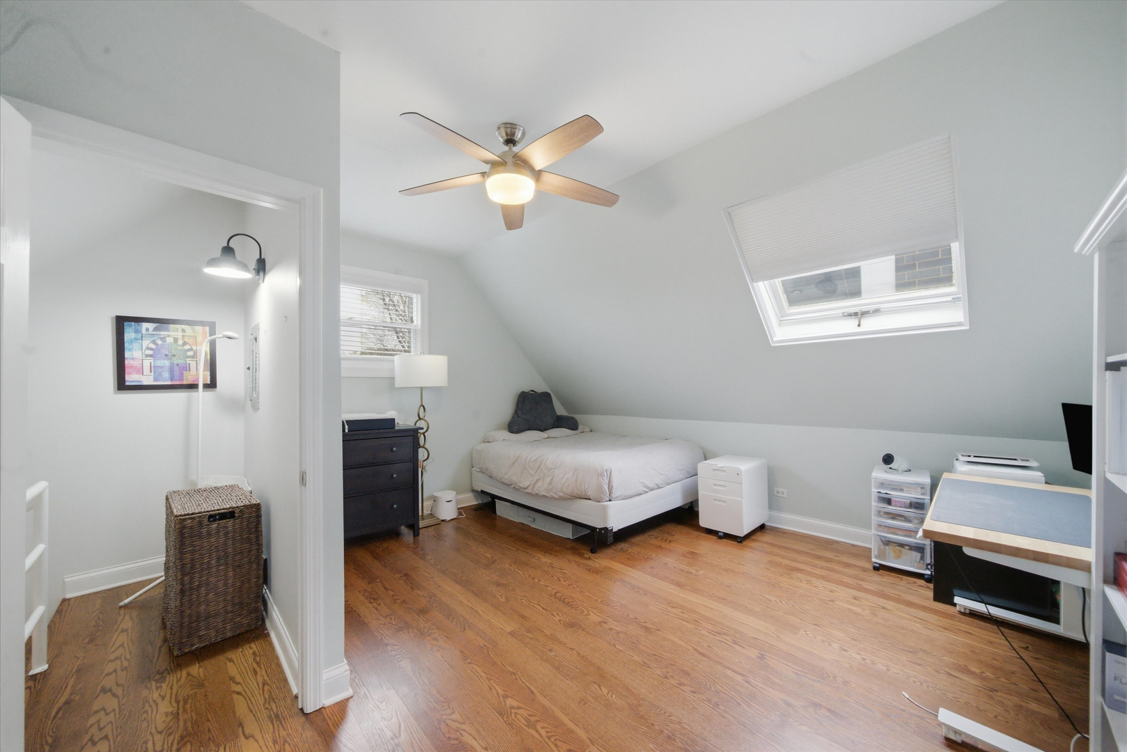 1532 W Oakdale Avenue