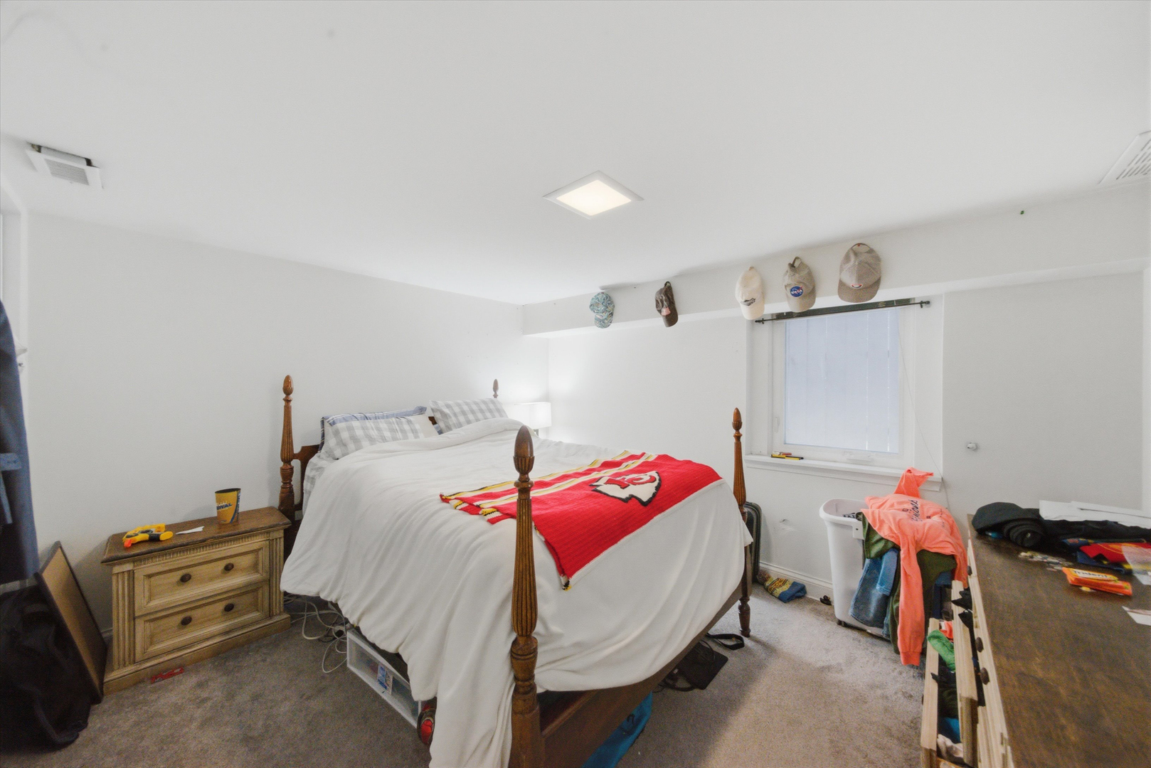 1532 W Oakdale Avenue