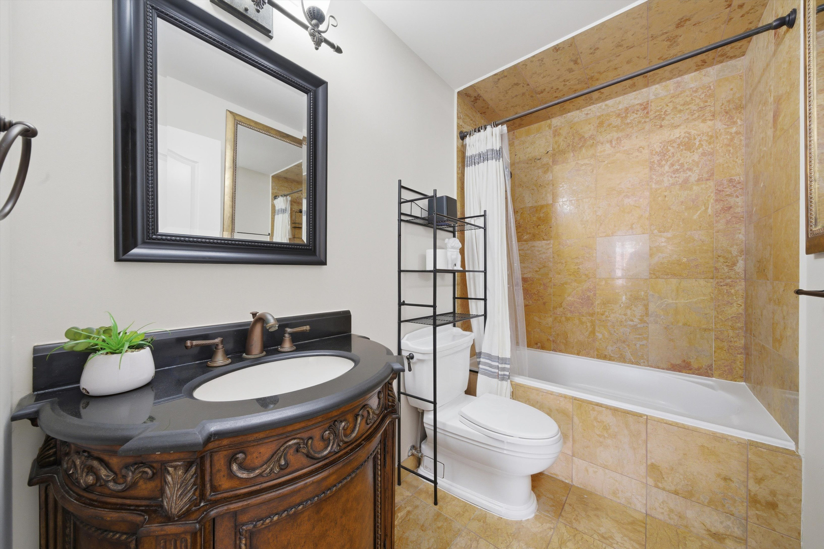 1169 S Plymouth Court Unit: 118
