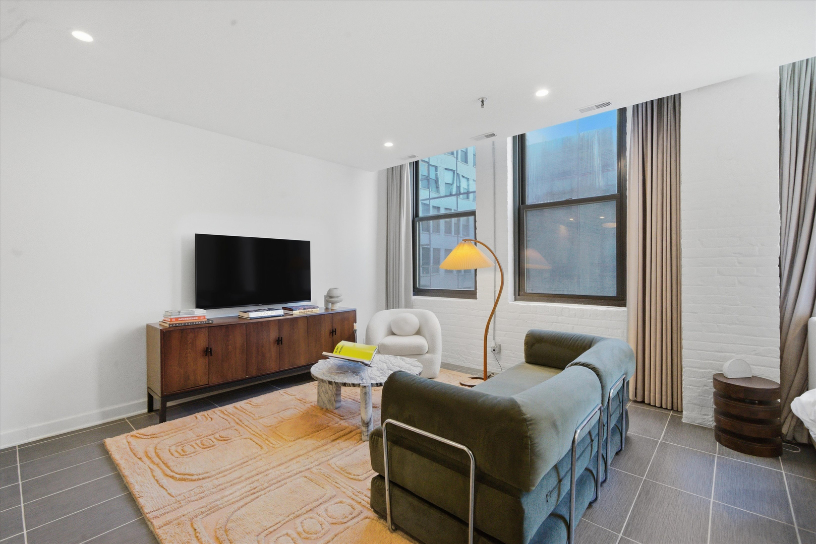 680 S Federal Street Unit: 807