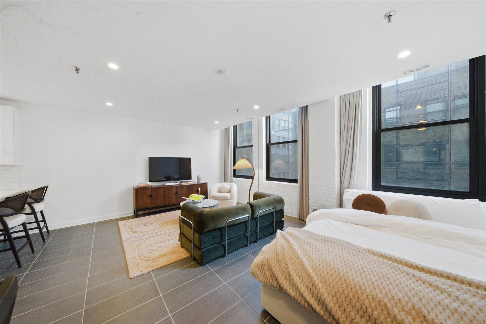 680 S Federal Street Unit: 807